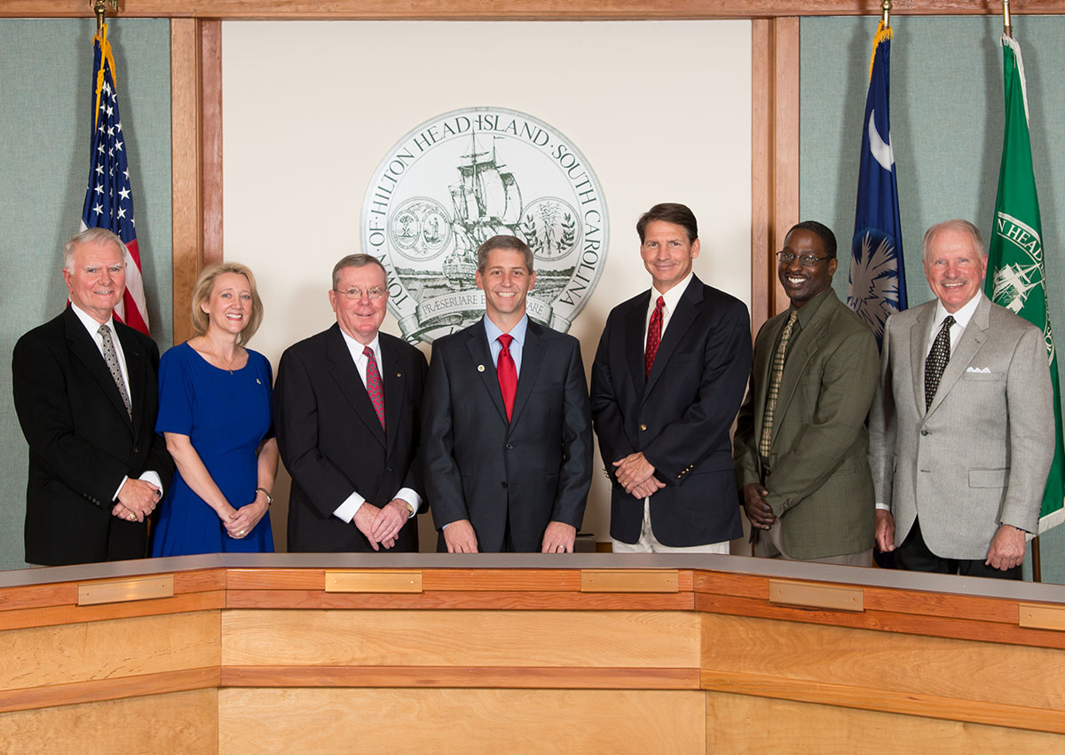 2014-2016 Town Council on Council Chambers Dais