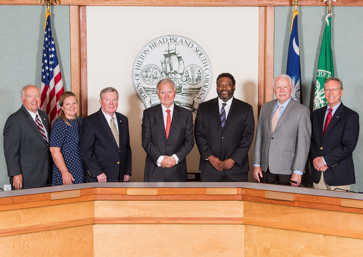 2020-2022 Town Council on Council Chambers Dais